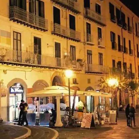 La Garconniere-suite In Centro 3* Σαλέρνο