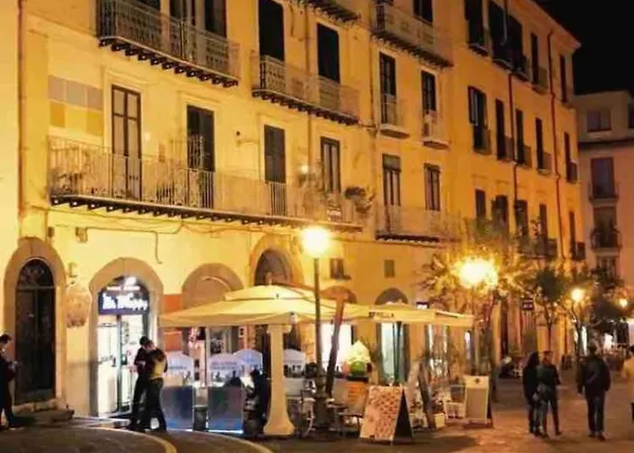 La Garconniere-suite In Centro 3* Σαλέρνο