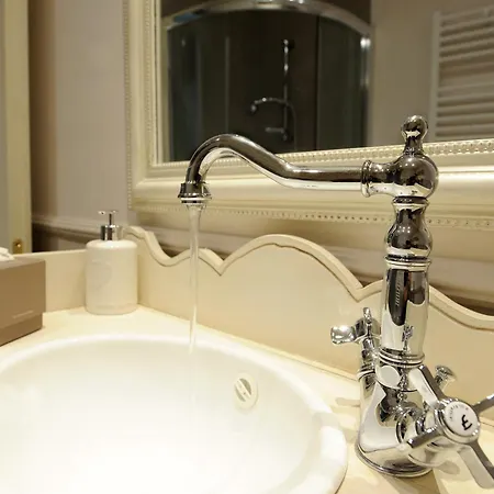 Gasthof La Garconniere-suite In Centro 2*
