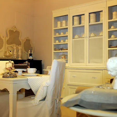 La Garconniere-suite In Centro Гостевой дом Салерно